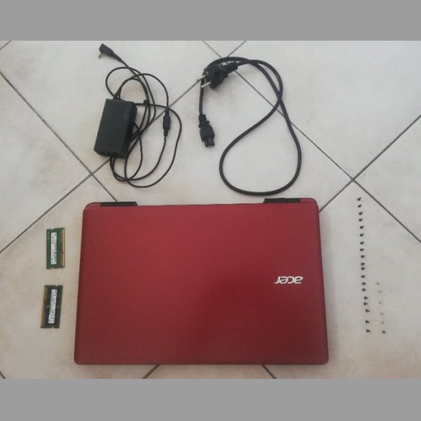 Notebook Acer Aspire E15 červený na díly