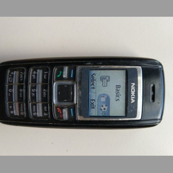 Nokia 1600 tlačítkový mobilní telefon