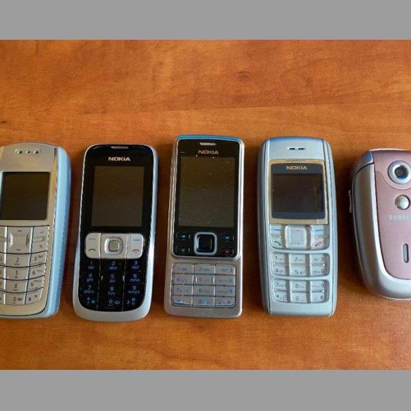 Mobilní telefony na prodej