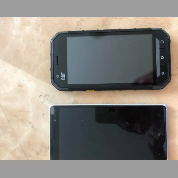 Mobilní telefony Nokia 830  a Cat S30