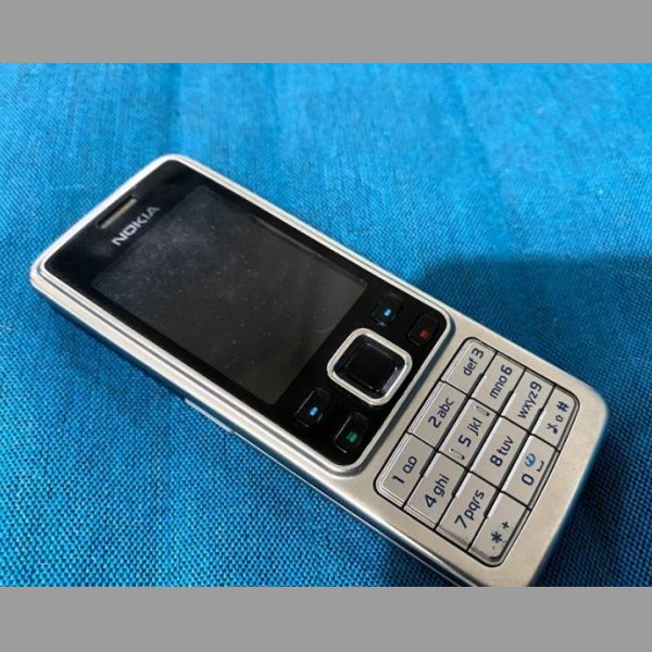 Mobilní telefon Nokia 6300i - stříbrná