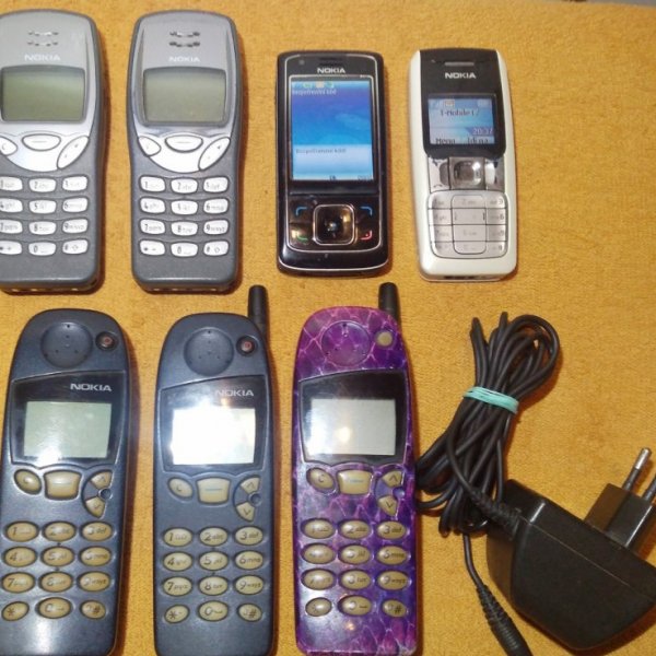 2x Nokia 3210 +Nokia 6288 +Nokia 2310 +3x Nokia 5110