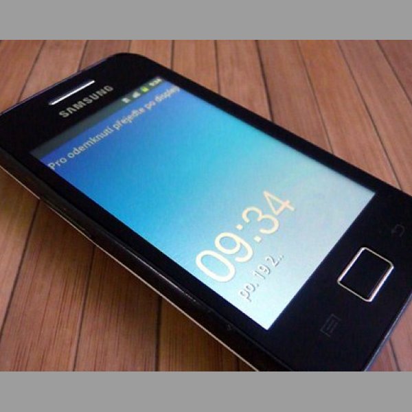 Poškozený mobilní telefon Samsung Galaxy Ace GT-S5830